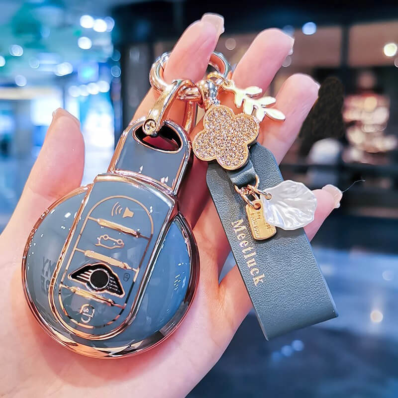 【MINI】クローバービジュー付ストラップエナメルキーケース〔Aタイプ〕